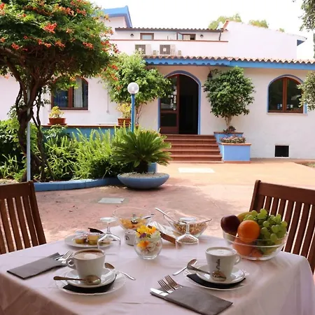 Valentina Park מלון