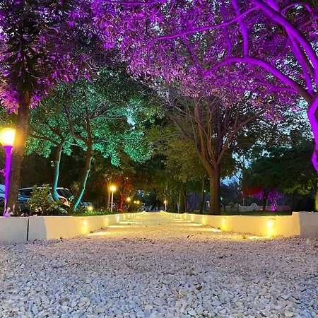 Valentina Park מלון 2*