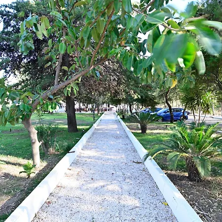 Valentina Park מלון 2*